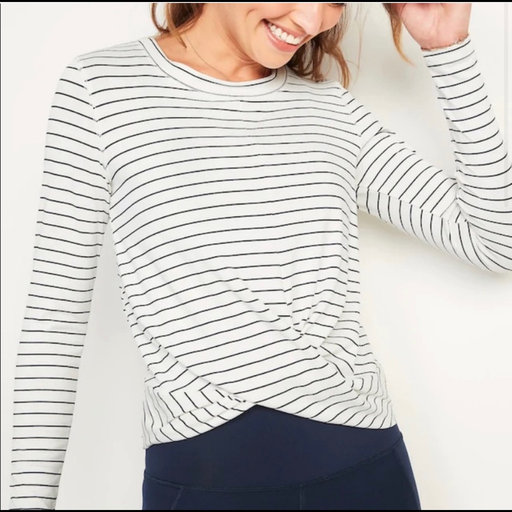 NWT! Old Navy Breathe On Twist Hem Striped Long Sleeve Cropped Top- Size M